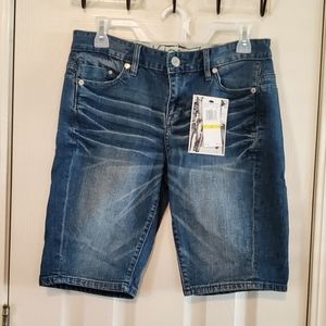 NWT - Calvin Klein Jeans Slouchy Slim Shorts Size 2